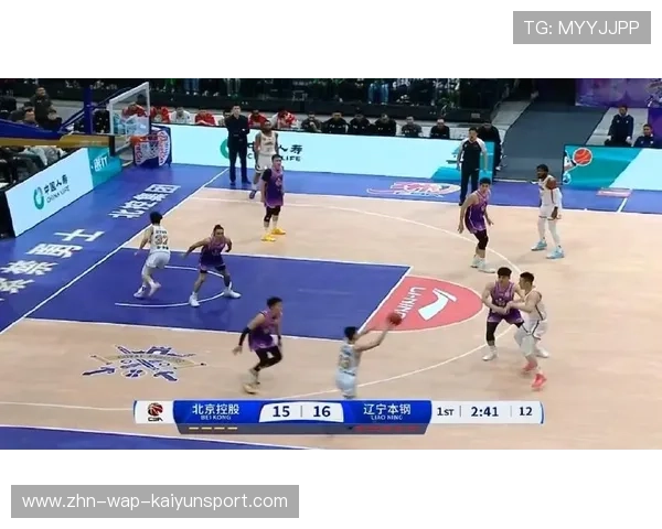 CBA震撼瞬间:半场压哨三分让比赛瞬间沸腾