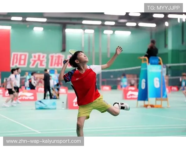 羽毛球小将深夜独练被拍，隔日连胜震惊教练组