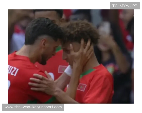 维尼修斯禁区内灵性扣球晃飞两人：一场训练改变你的控球命运