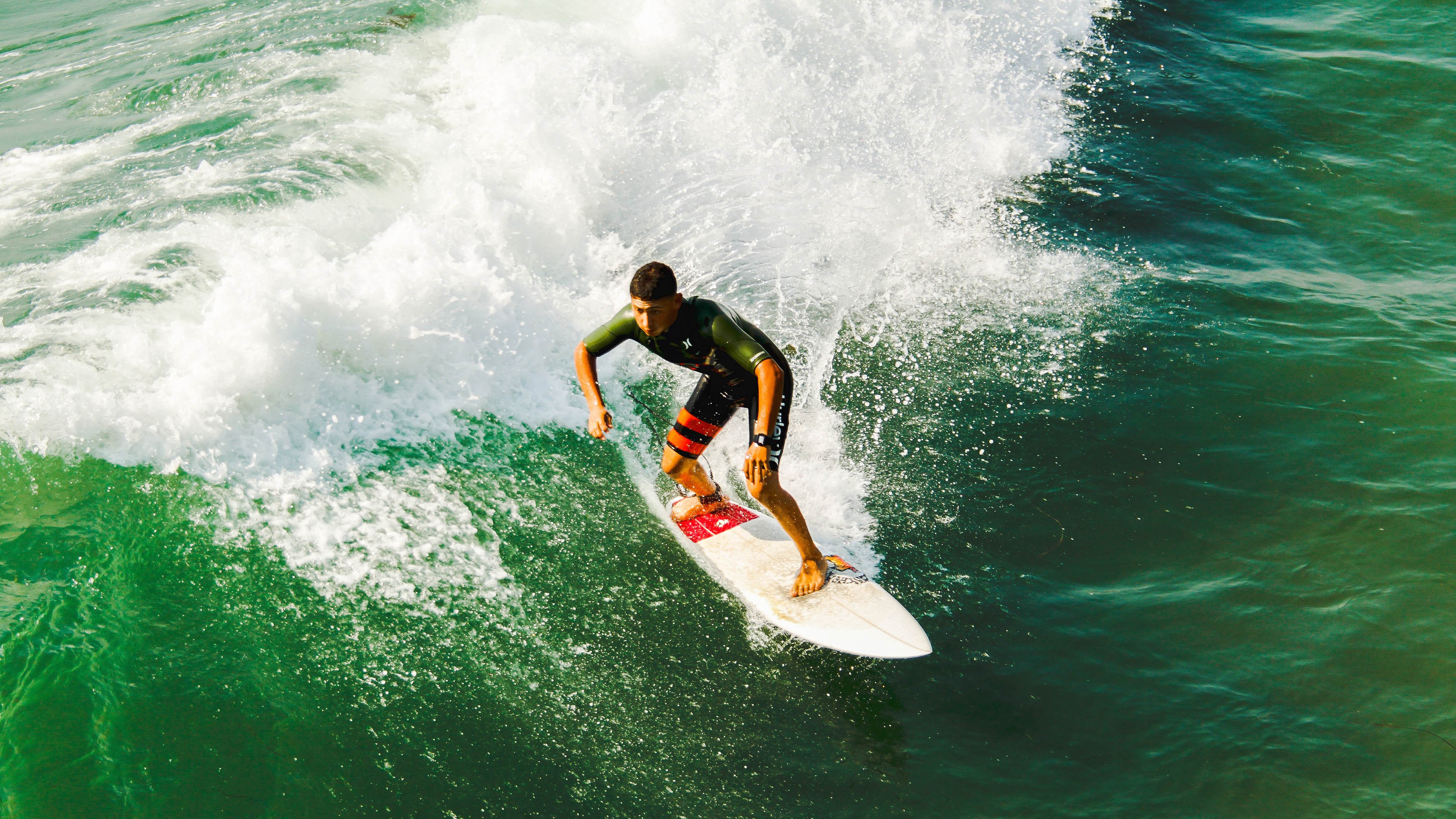 全国田径锦标赛女子3000米新星崭露头角,拼搏精神打动观众,全国田径锦标赛男子3000米