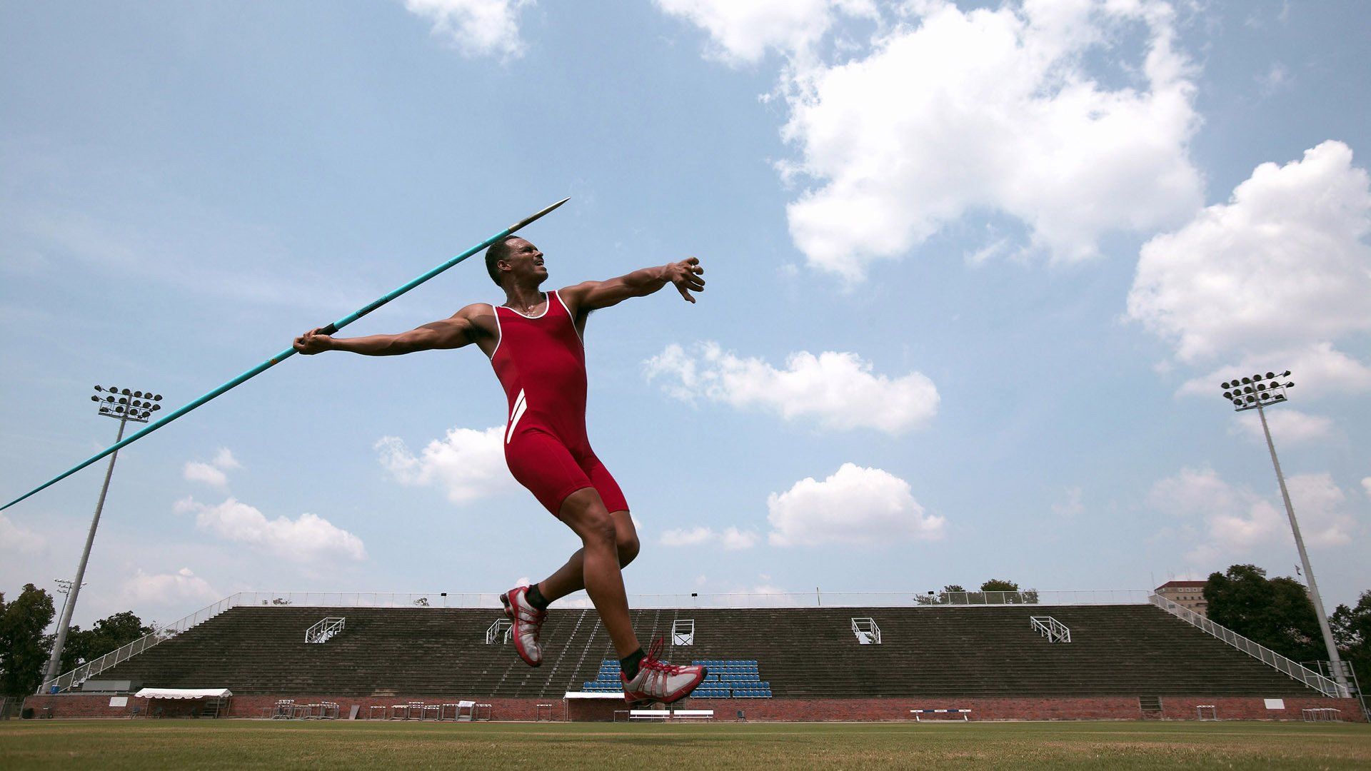 中超“津鲁对决”天津津门虎主场2比2战平山东泰山 对攻大战火花四溅